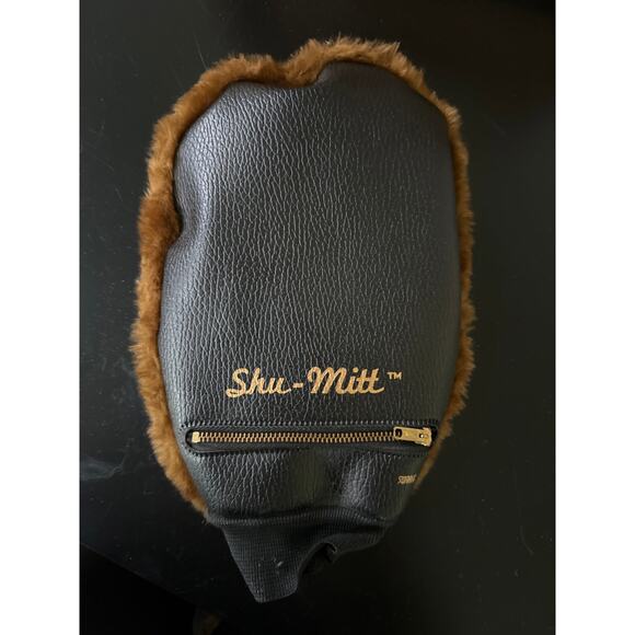 Esquire Footman Deluxe Vintage Shoe Shine Wooden Holder with Multiple Brushes - Picture 9 of 10